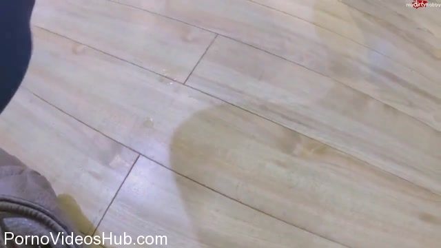 Mydirtyhobby_presents_MissSofie_-_Sperma-walk_in_der_Mall.mp4.00014.jpg