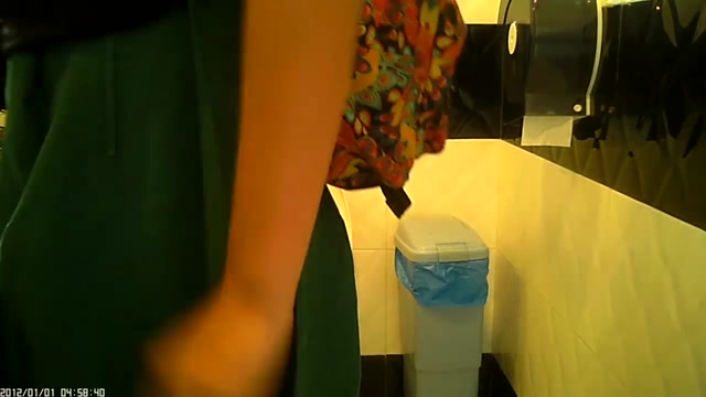 Watch Free Porno Online – Voyeur Singapore female toilet 16 (MP4, HD, 1280×720)