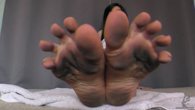The_Wolfe_Sole_Experience_presents_Foot_slaves_only_edge_for_Dirty_Feet.mp4.00012.jpg
