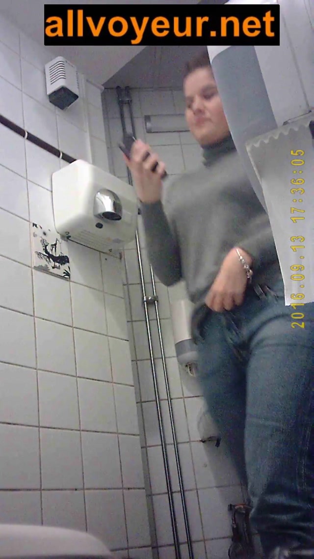 Voyeur_in_Public_Toilet_-_Student_restroom_88.mp4.00008.jpg