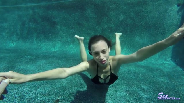 SexUnderWater_presents_amber_faye.mp4.00003.jpg