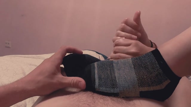 Footjob_-_Cum_on_my_new_Socks__Footjobsockjobhandjob.mp4.00013.jpg