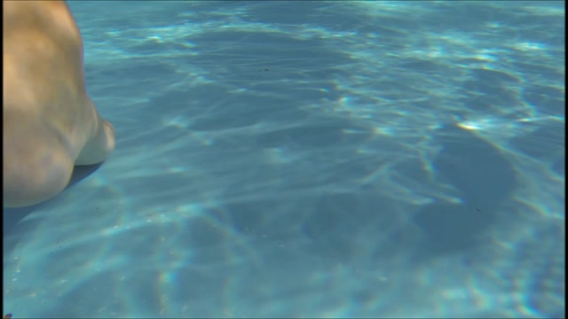 Underwater_swimsuit_tracking_-_YMUW-1028.mp4.00008.jpg