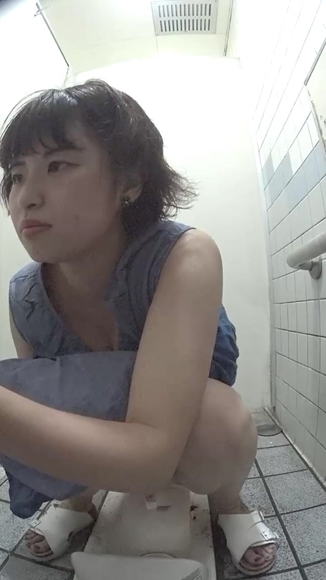 I_took_a_Japanese-style_toilet_in_the_sea_-_haihuoshiwcdaoshe12.mp4.00015.jpg