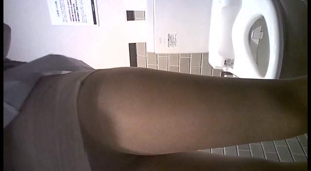 Voyeur_Toilet_Pissing_-_15275368.mp4.00003.jpg