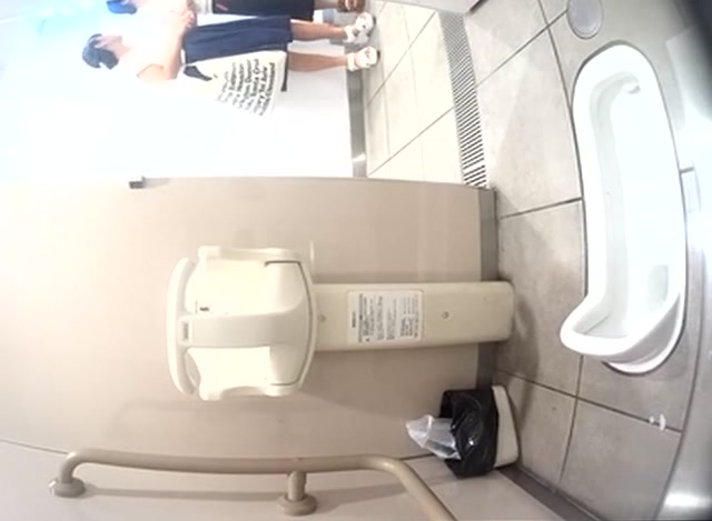 Voyeur_Toilet_Pissing_-_15283789.mp4.00005.jpg