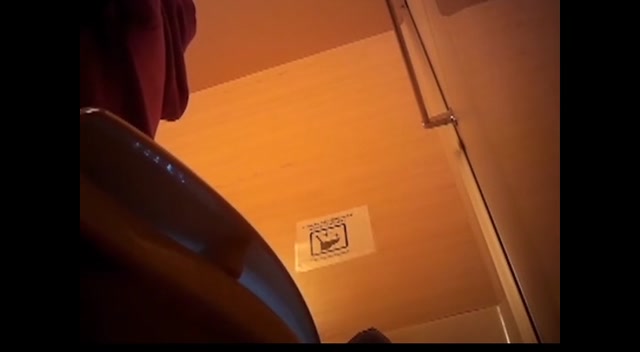 Year-end_special_feature_Japanese-Western_style_multi-camera__poop_squeezed_from_the_toilet__15311313.mp4.00007.jpg