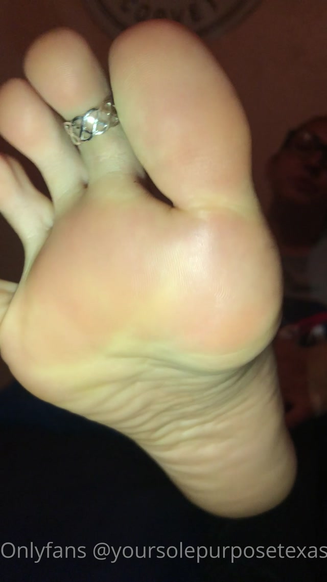 yoursolepurposetexas_13-08-2020_Jerk_it_to_my_sweaty_stinky_soles.mp4.00002.jpg