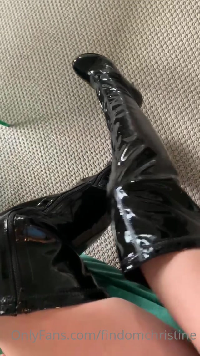 findomchristine_06-05-2020_I_ll_crush_your_face_in_these_dominant_boots..mp4.00014.jpg