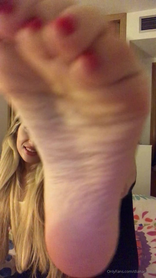 dianacane_24-04-2020_MY_FIRST_VIDEO.._SMELLING_MY_FEET_SMELLING_MY_TOES_AND_.mp4.00012.jpg