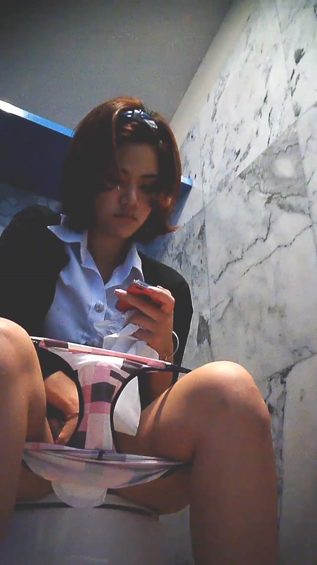 Thailand_student_toilet_38.mp4.00007.jpg