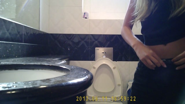 Voyeur_-_Singapore_female_toilet_25.mp4.00001.jpg