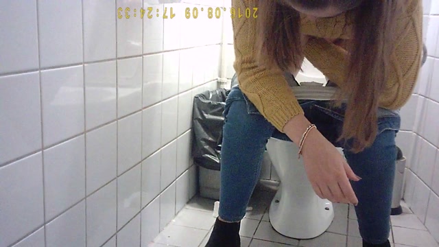 Voyeur_Student_restroom_140.mp4.00003.jpg