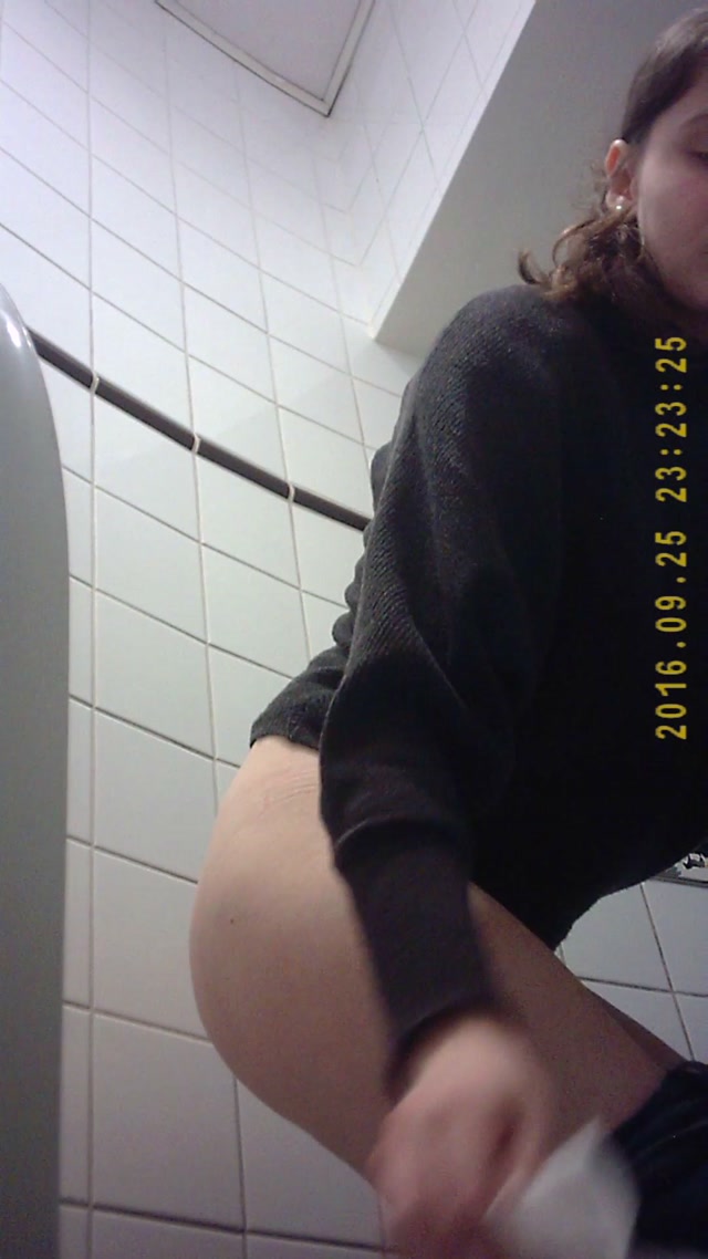 Voyeur_Student_restroom_143.mp4.00001.jpg