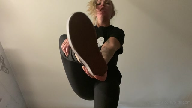 b_findom_27-07-2020_Giantess_shrunken_man_in_sweaty_foot_custom..mp4.00004.jpg