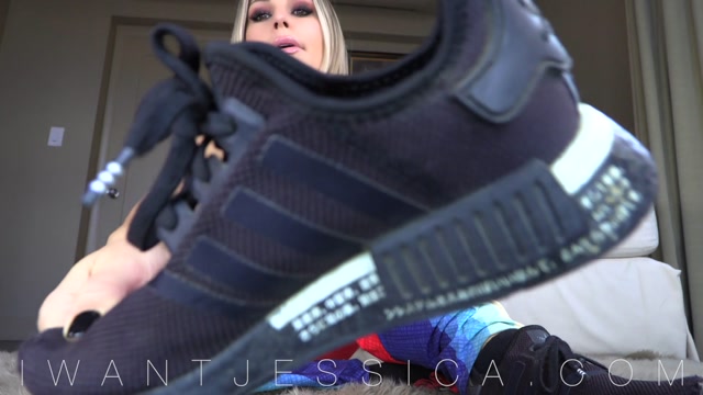 Goddess_Jessica_-_Smelly_Old_Sneakers.mp4.00001.jpg