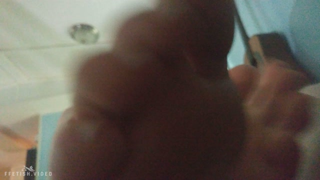 OGFeet_-_Sativa_Skies_-_foot_sniffing_4_mins.mp4.00010.jpg