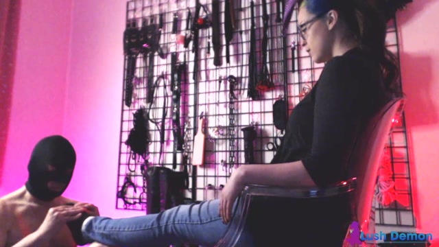 DemonGoddessJ_-_Foot_Worship_MY_Way.mp4.00004.jpg