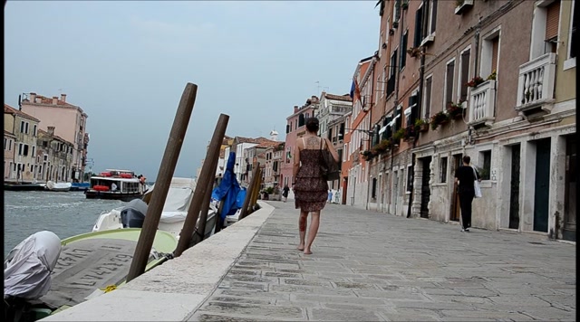Barefoot Urban Girls - CHAT NOIR: barefooting in Venice 00002