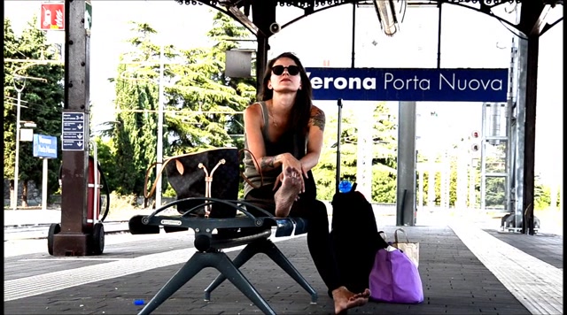 Barefoot Urban Girls - CHAT NOIR on the BF way to Italy 2 00009