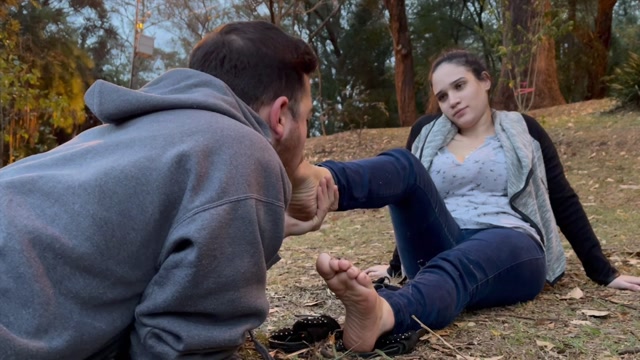 Noccioli Feet - LANA NOCCIOLI in PUBLIC Ep 9 - My man WORSHIP my FEET in a PUBLIC PARK 00012