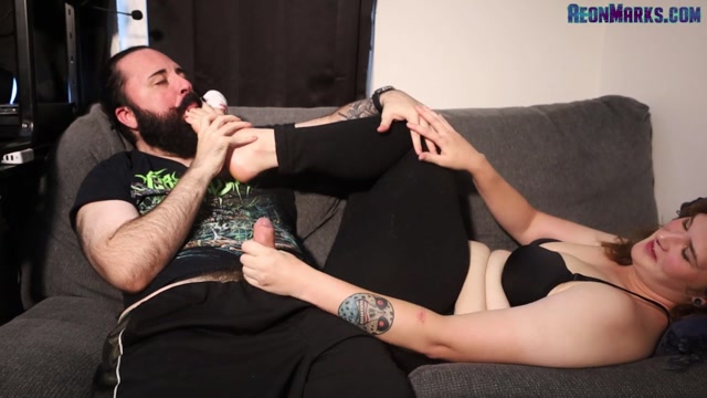 Cute Feet and Cumshots - Nerdy Metalhead First Time Giving A Foot Smothering Handjob With Huge Cumshot 00015