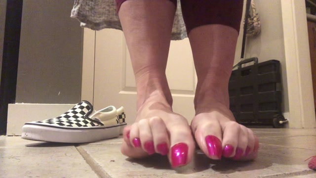 beneathmytoes 08 11 2019 83352067 taking my shoes off wonder how my feet smell 00013