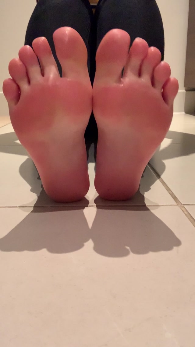 harrietfootsie 23 10 2019 75437813 three and a half heavenly minutes of me rubbing lotion into my silky smooth feet enjoy x 00015