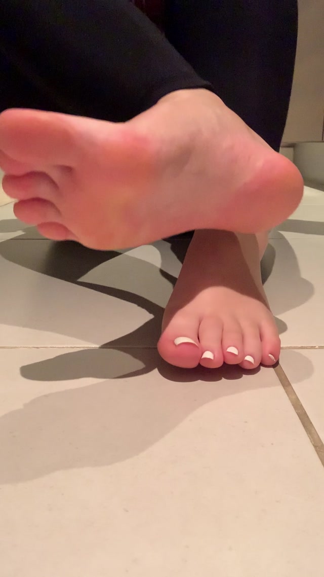 harrietfootsie 24 10 2019 75894175 easily one of my favourite videos pure succulent soles soaked in baby oil let 00004