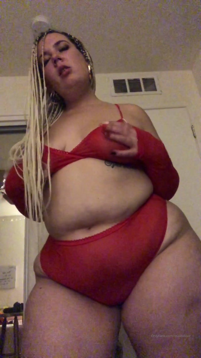 Alex Blair aka itsalexblair 24 12 2019 110657449 someone asked for lingerie so here you go i am doing cheap customs for the week of christ 00006