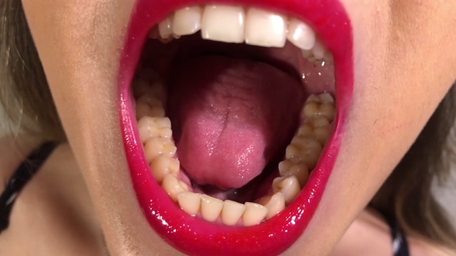 Rebecca de Winter - Dental Exam 4K 00006