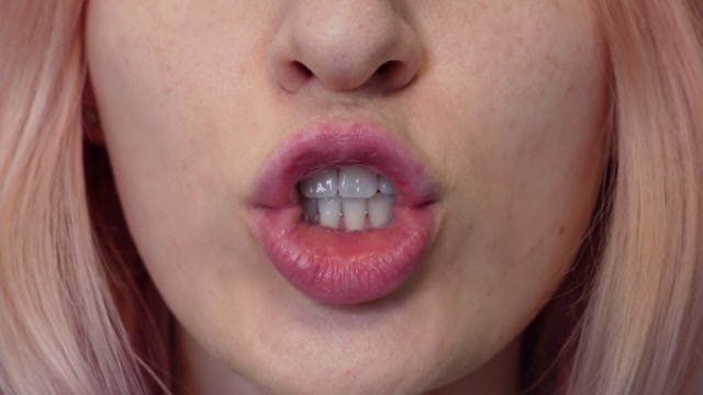 Sofie Skye - square lip fetish 00007