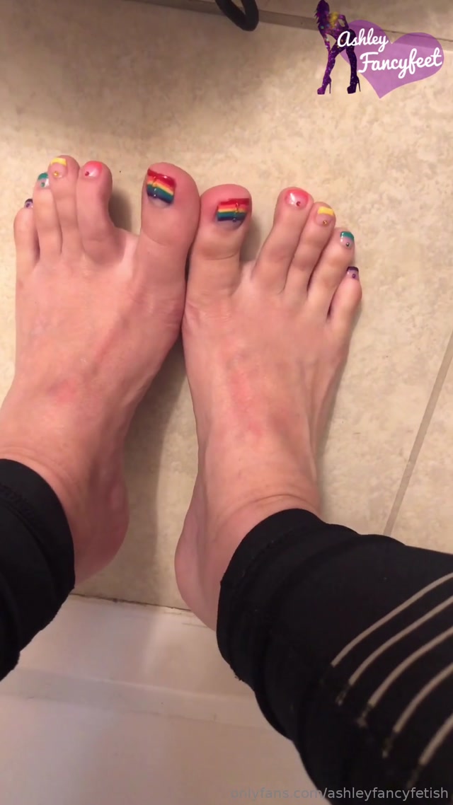 ashleyfancyfetish Removing my gym shoes and airing out my feet 4787428 00014