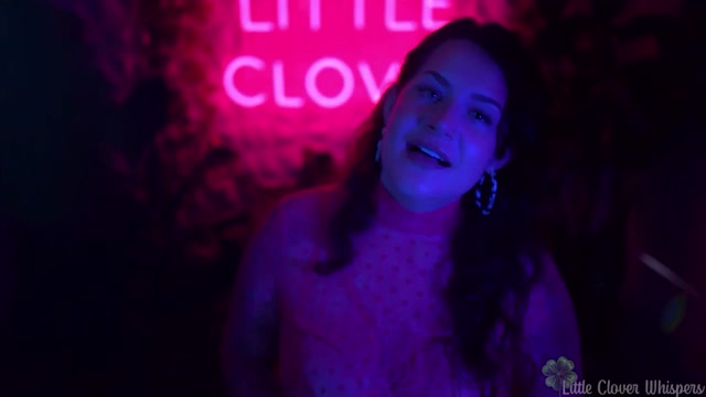 Little Clover - Blowjob in Club 00002