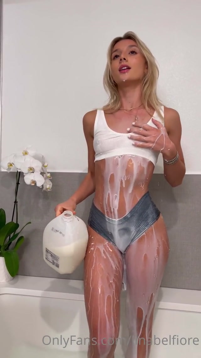 Lina Belfiore - Milk Bath Tease  00006