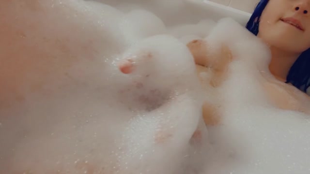 LusciousxLuci - teaser- bubble bath massage 00001