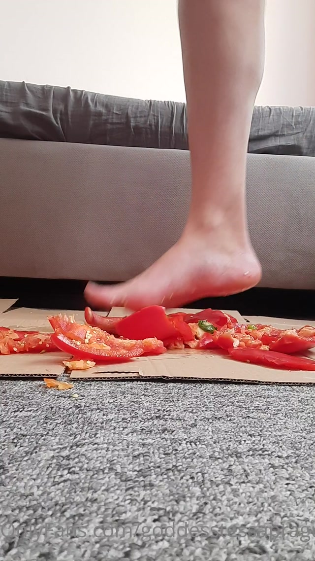 Size Feet Goddess - Destroying 3 Peppers With 1 Step And Smashing It Completly – GODDESS TESSA 00009