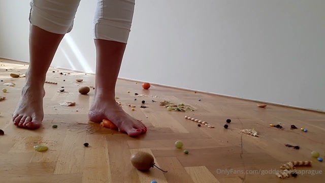 Size Feet Goddess - Room Full Of Food – GODDESS TESSA 00007