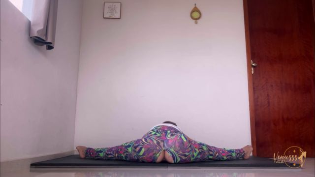 Venusss Fetish - My Farts Make Me Tear Up My Yoga Pants 00003