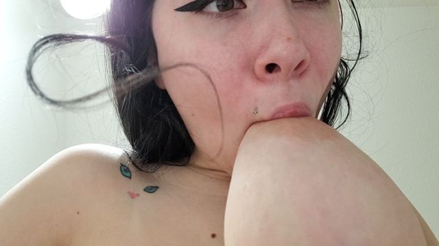 PoisonousXGoddess POV Suck My Tits With Me 00010