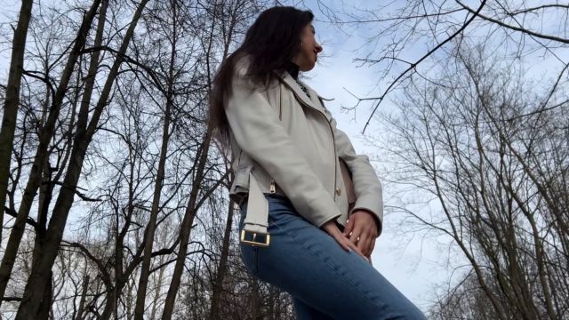 Katty West Wetting Jeans in Public Park High Heels Pe 00002