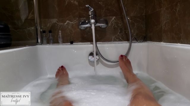 Maitresseivy Un Bain Chaud Avec Moi Et Mes Pieds En Tunisie 4K 00012