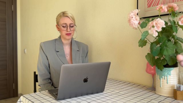 alicewarmheart Farting Office Slut 00001