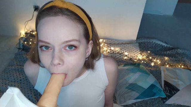 Darina158 – Dildo blowjob scene and eye contact. Are my eyes green or gray_green 00006