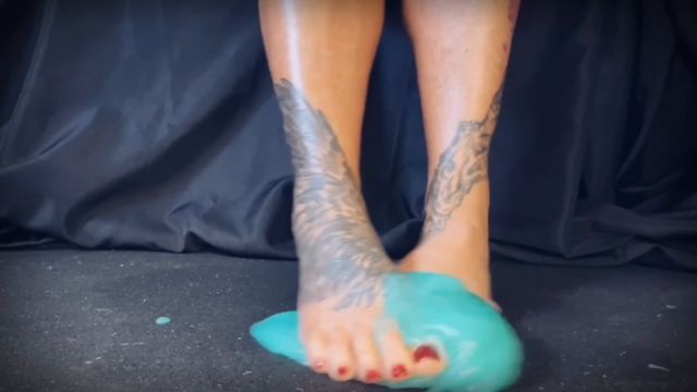 MistressRavenFD - PLAYING FOOTSIE WITH SLIME 00007