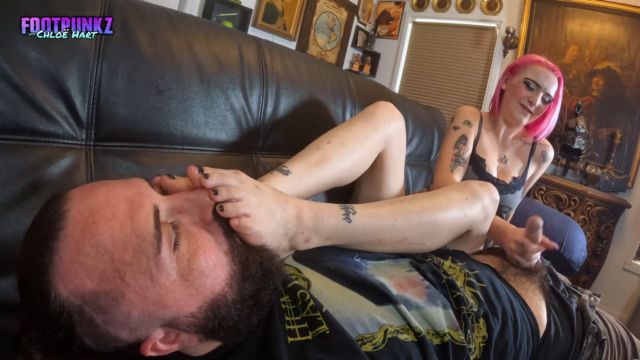 Footpunkz - Alt Babe Gives First Sweaty Foot Smelling Handjob Footjob 00006